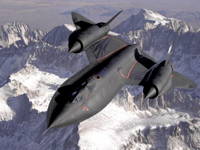 SR-71 Blackbird (3.529 km/u - Mach 3.3)